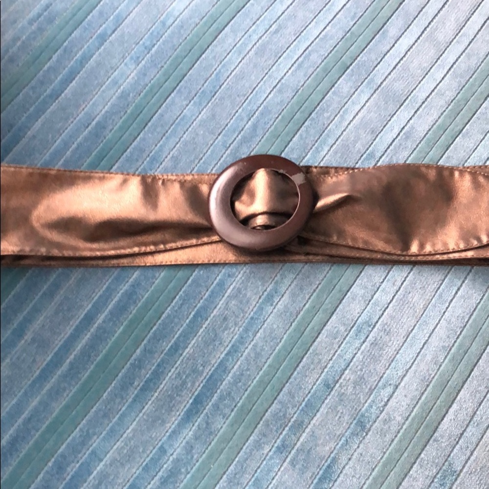 Nice Leather belt with pull through front.